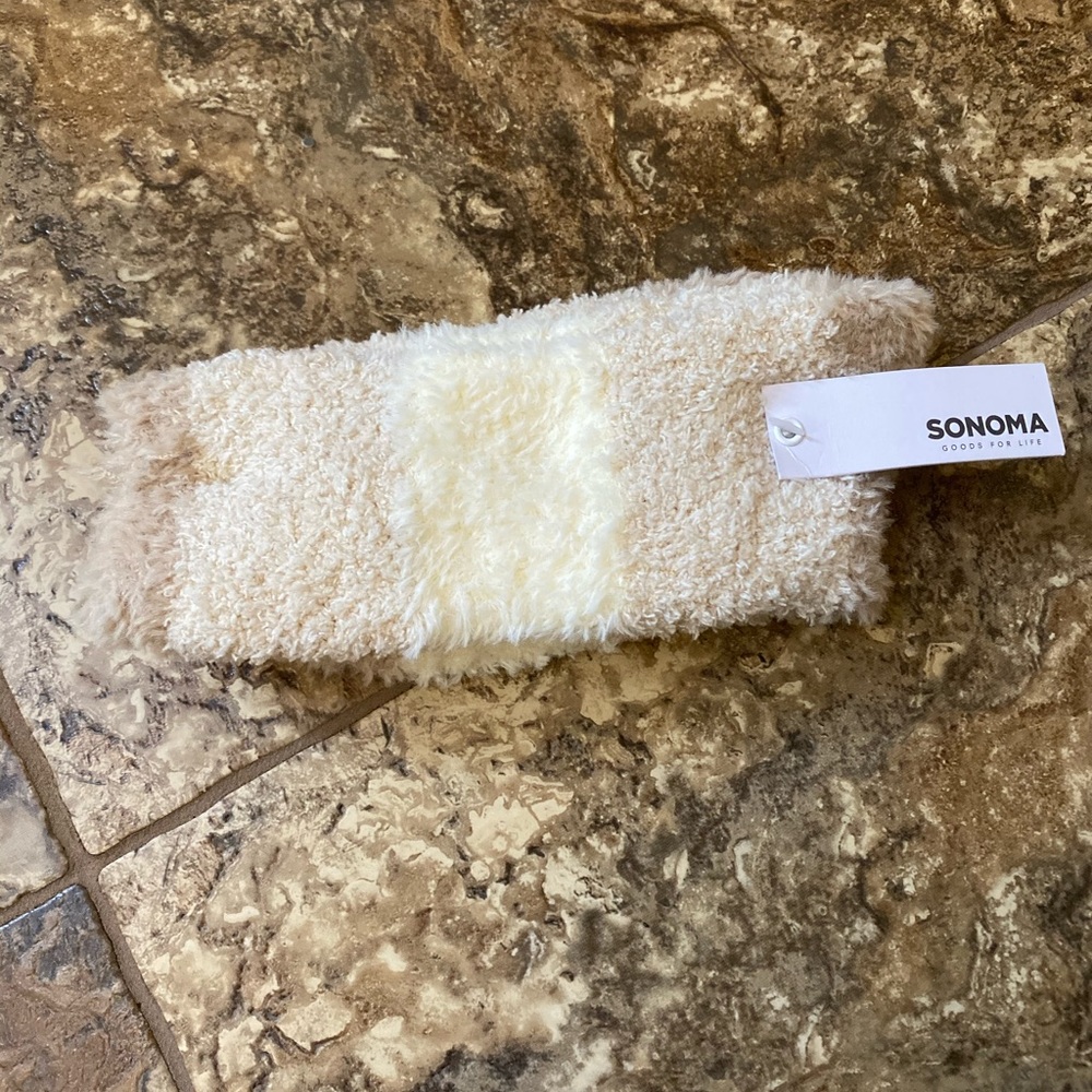 NWT Sonoma Women’s slipper socks size 9-11